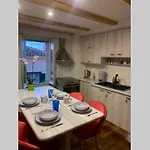 Master Rose House With Sea View بيت للعطل